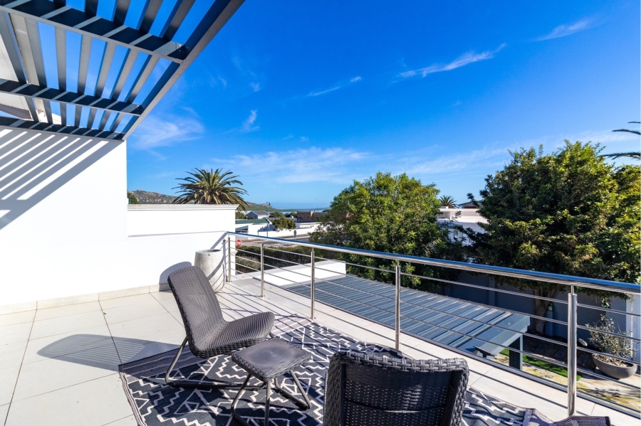 4 Bedroom Property for Sale in Middedorp Western Cape